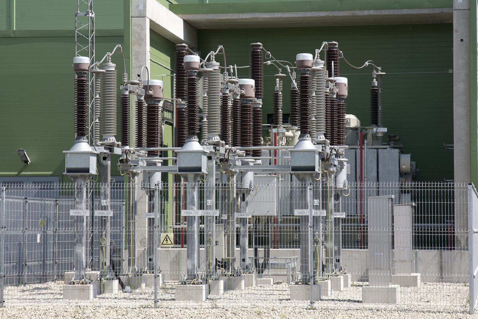 High-voltage power generation infrastructure
